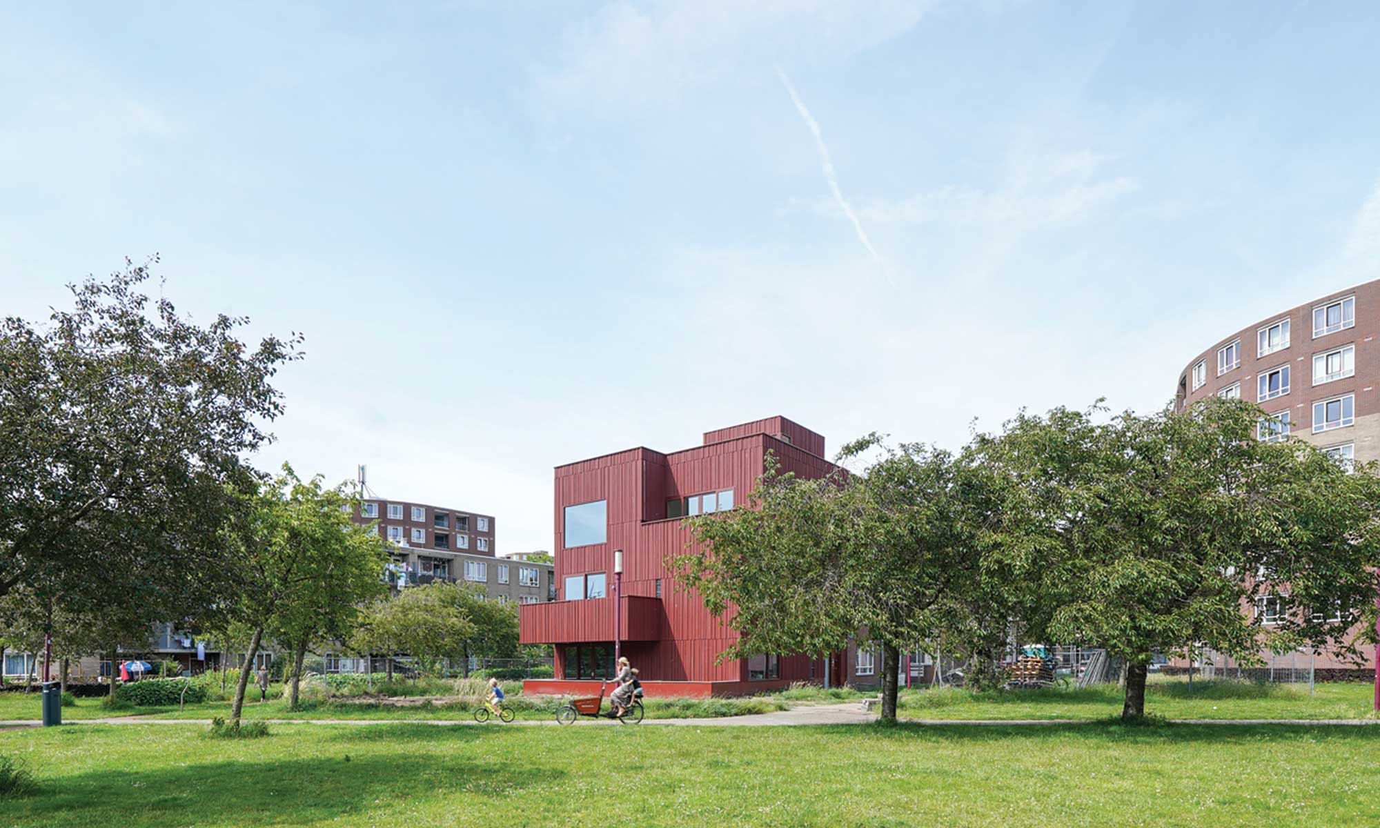 Gebouw CLT in Rotterdam. 
Drie gestapelde woningen volledig in hout